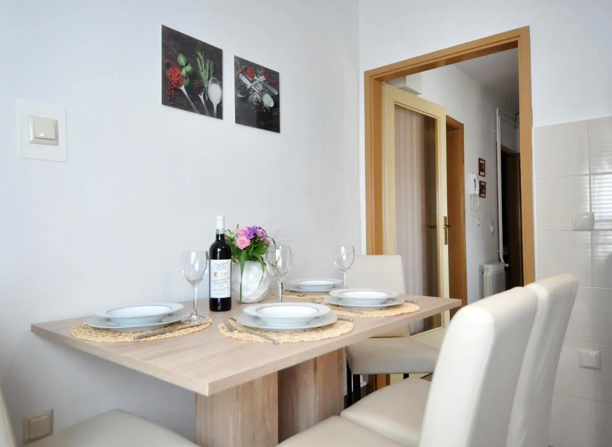 Apartman Lory プーラ