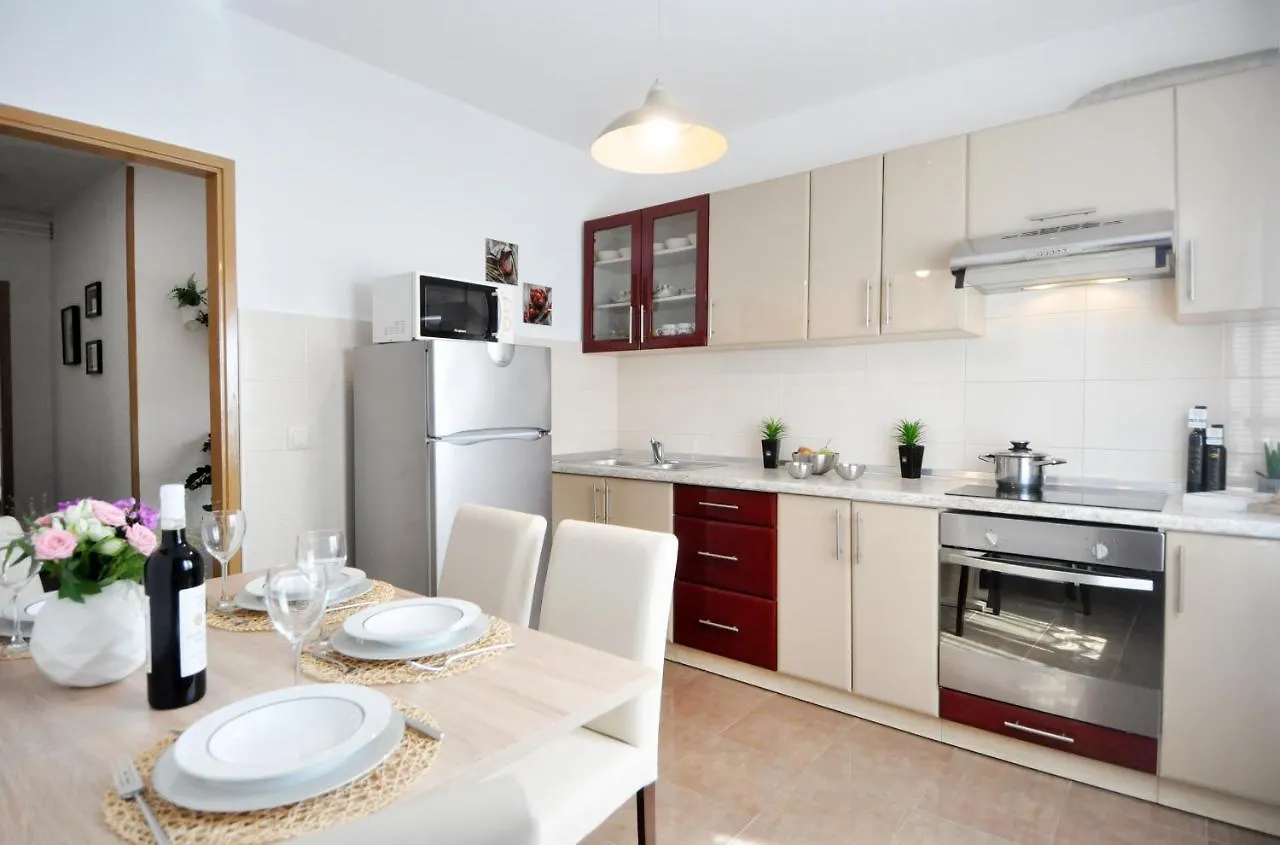 Apartment Apartman Lory Pula