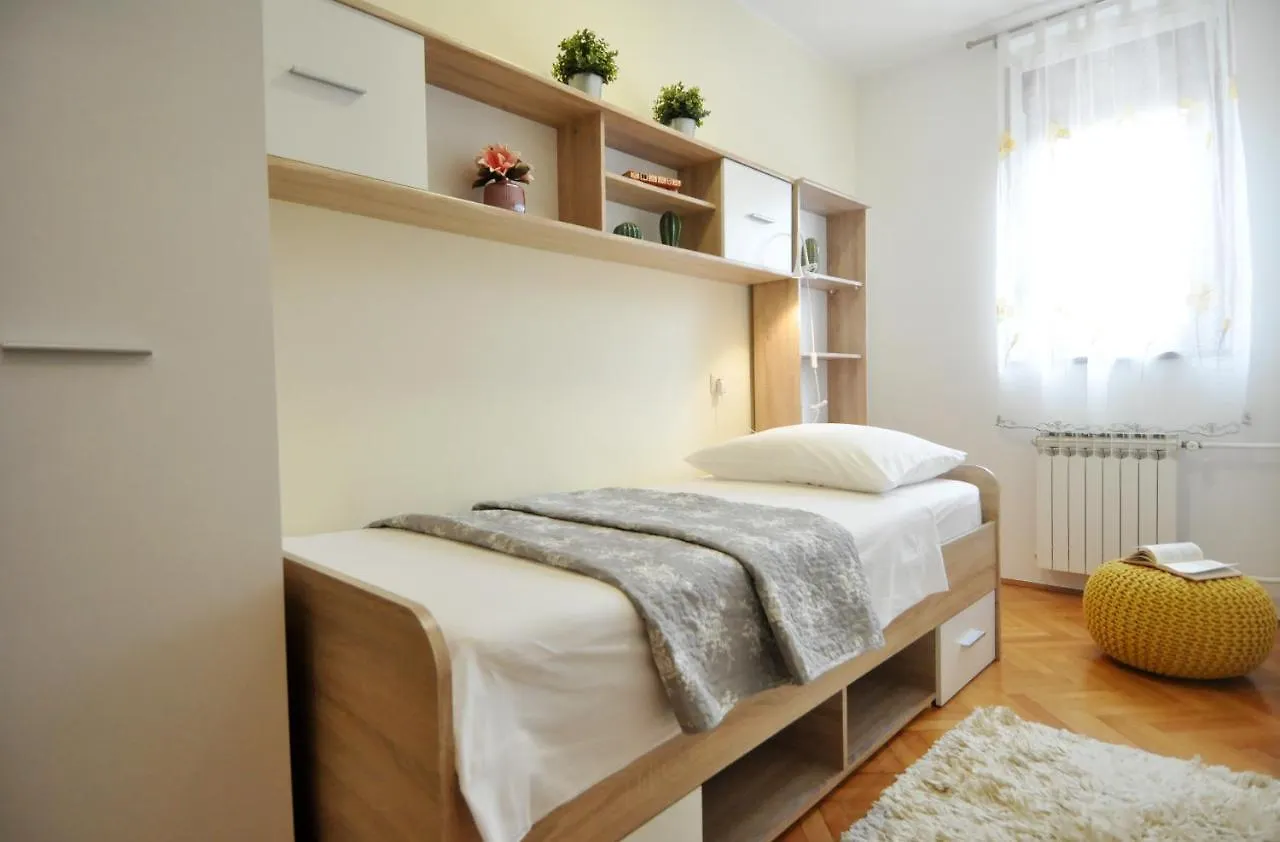 Apartment Apartman Lory Pula Kroatien